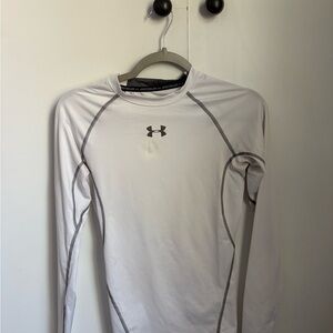 Under Armour White Long Sleeve Tee Moisture-Wicking Athletic